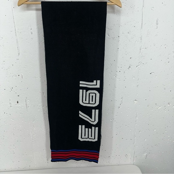 ROOTS Canada 1973 Black Blue Red White Scarf 11 x 67” - Picture 9 of 11